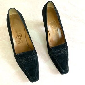 Vintage Salvatore Ferragamo Black Suede Heels Sz 8.5 B
